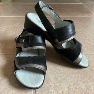 Spring Step Sandals Black and Gray